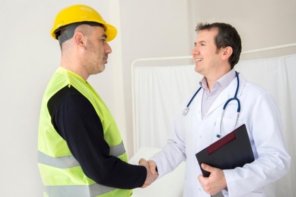 OSGB Hizmeti Almak mı, Bünyede Uzman Çalıştırmak mı Daha Avantajlı?